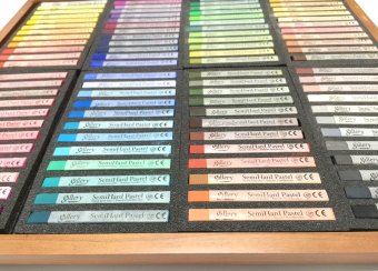 Пастель сухая Mungyo Gallery Semi Hard квадратная 96 цветов в деревянной коробке