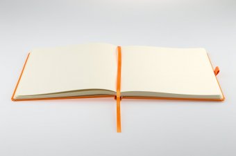 Блокнот для зарисовок Sketchmarker 140 г/кв.м 20х20cм 80л твердая обложка, оранжевый