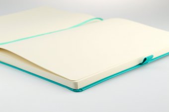 Блокнот для зарисовок Sketchmarker 140 г/кв.м 21х29.7см 80л твердая обложка, изумрудный